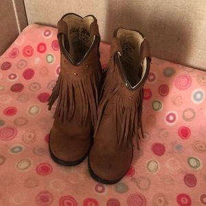 Girls fringe boots
